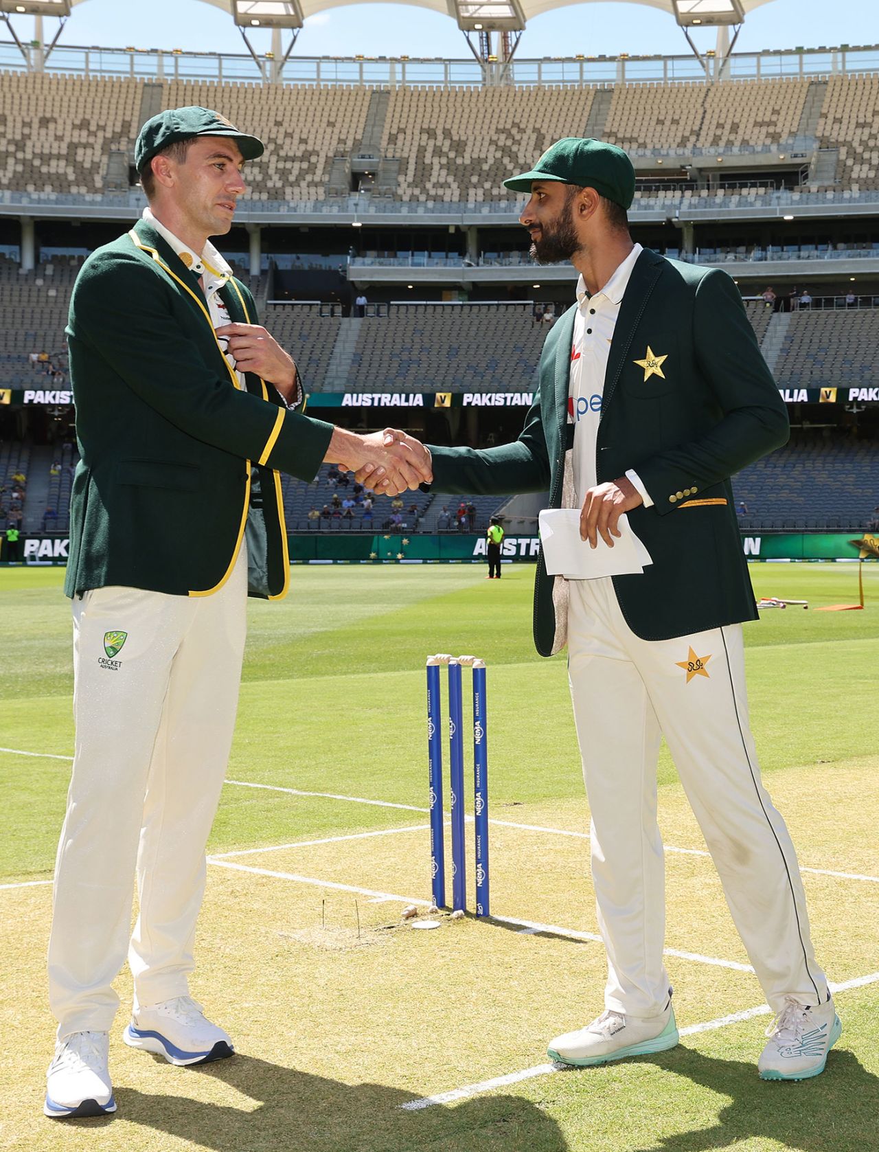 Pat Cummins and Shan Masood at the toss, Australia vs Pakistan, 1st Test, Optus Stadium, December 14, 2023