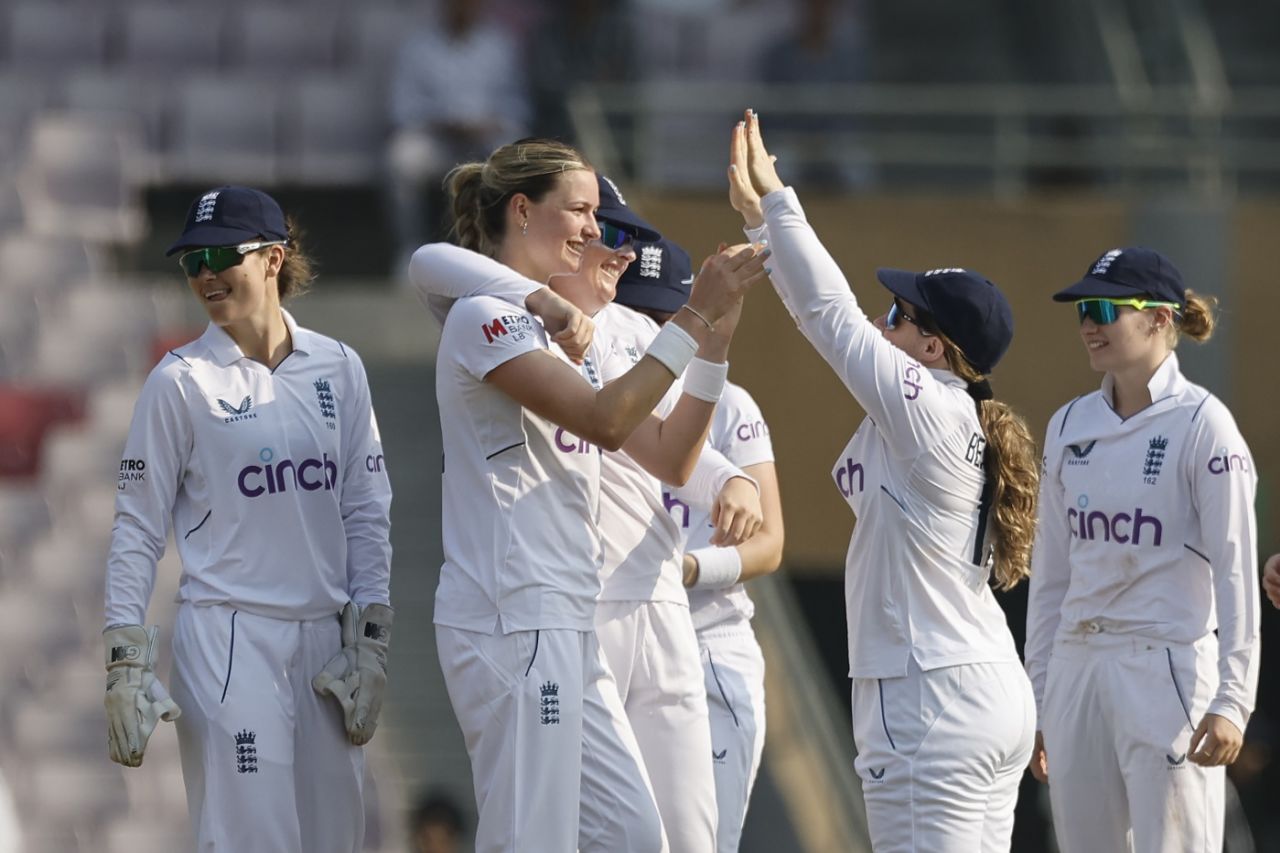 Lauren Bell got Smriti Mandhana early, India Women vs England Women, Only Test, DY Patil Stadium, Mumbai, 1st day, December 14, 2023