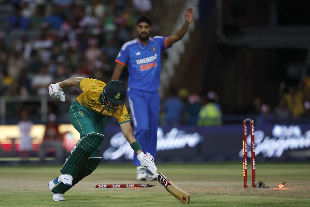 Reeza Hendricks was dismissed by a direct hit from Mohammed Siraj, South Africa vs India, 3rd T20I, Johannesburg, December 14, 2023