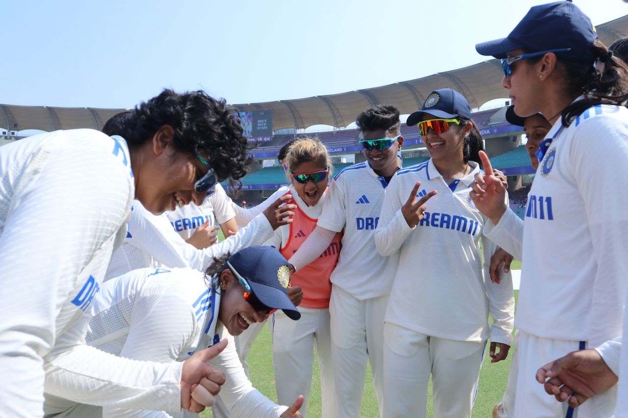 The Indian party begins, India Women vs England Women, Only Test, DY Patil Stadium, Mumbai, 3rd day, December 16, 2023