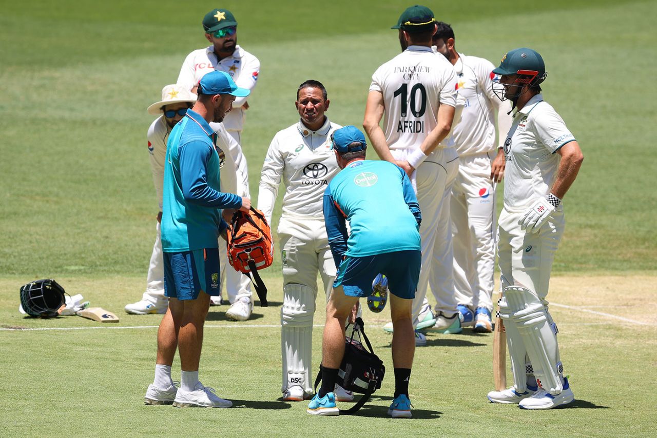 Usman Khawaja needed treatment after a blow on the arm, Australia vs Pakistan, 1st Test, Optus Stadium, Perth, 4th day, December 17, 2023
