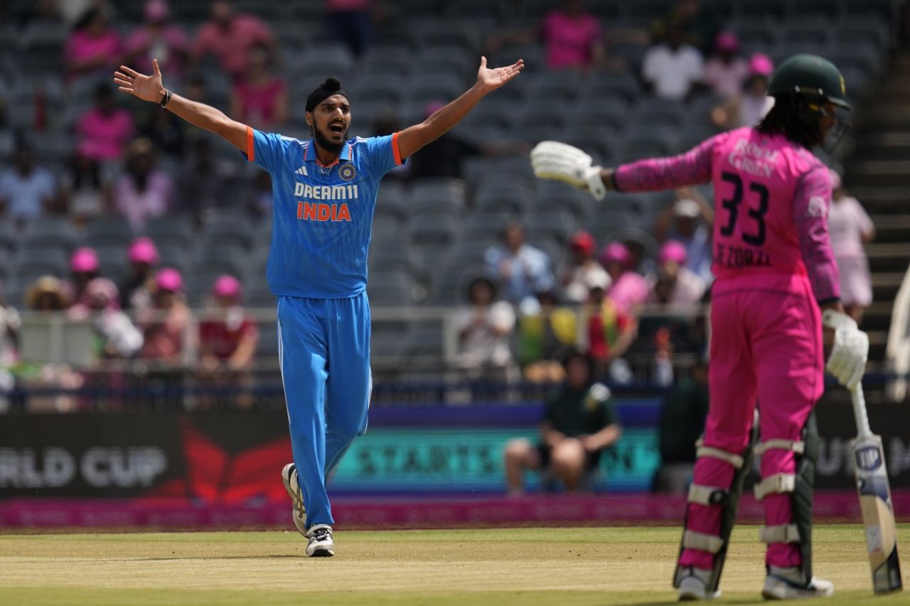 Arshdeep Singh with his second wicket of the over, South Africa vs India, 1st ODI, Johannesburg, December 17, 2023