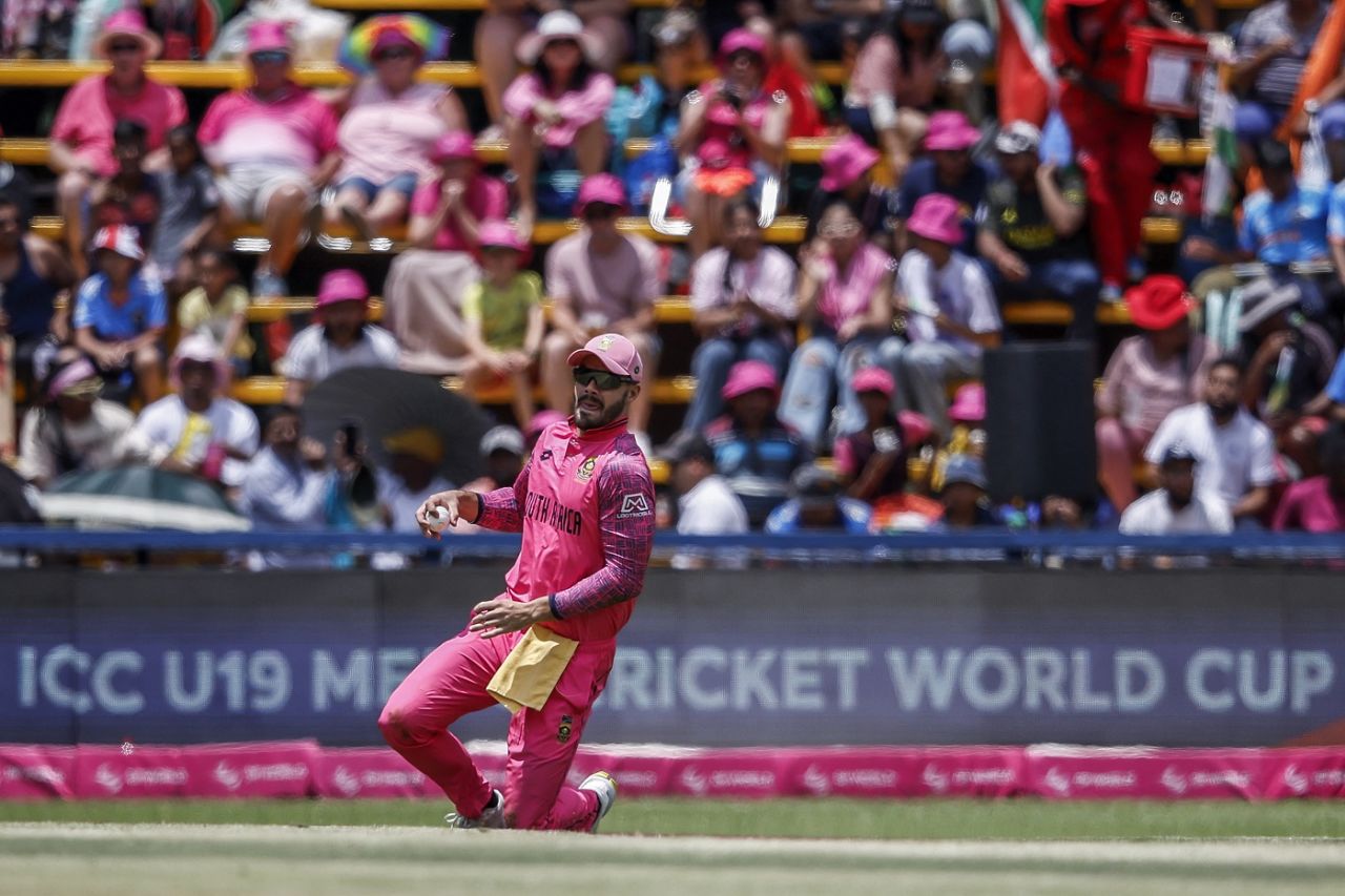 Aiden Markram makes a fielding effort defending a small target, South Africa vs India, 1st ODI, Johannesburg, December 17, 2023