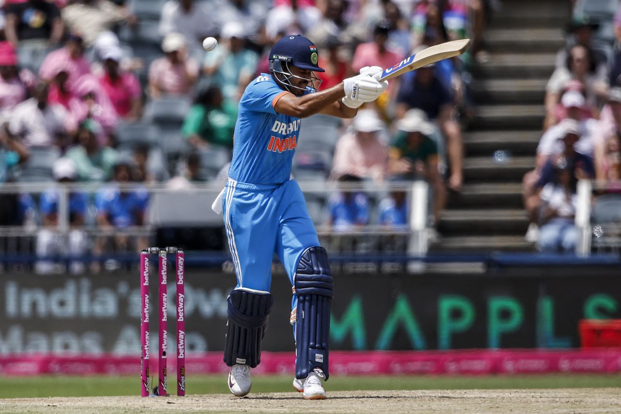 Shreyas Iyer tries to pull a short ball, South Africa vs India, 1st ODI, Johannesburg, December 17, 2023
