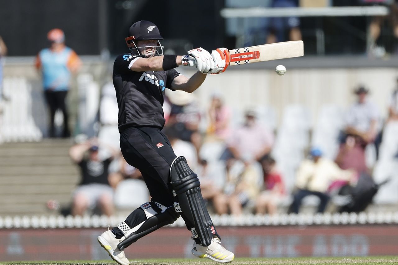 Henry Nicholls attempts to pull... with his eyes shut, New Zealand vs Bangladesh, 2nd ODI, Nelson, December 20, 2023