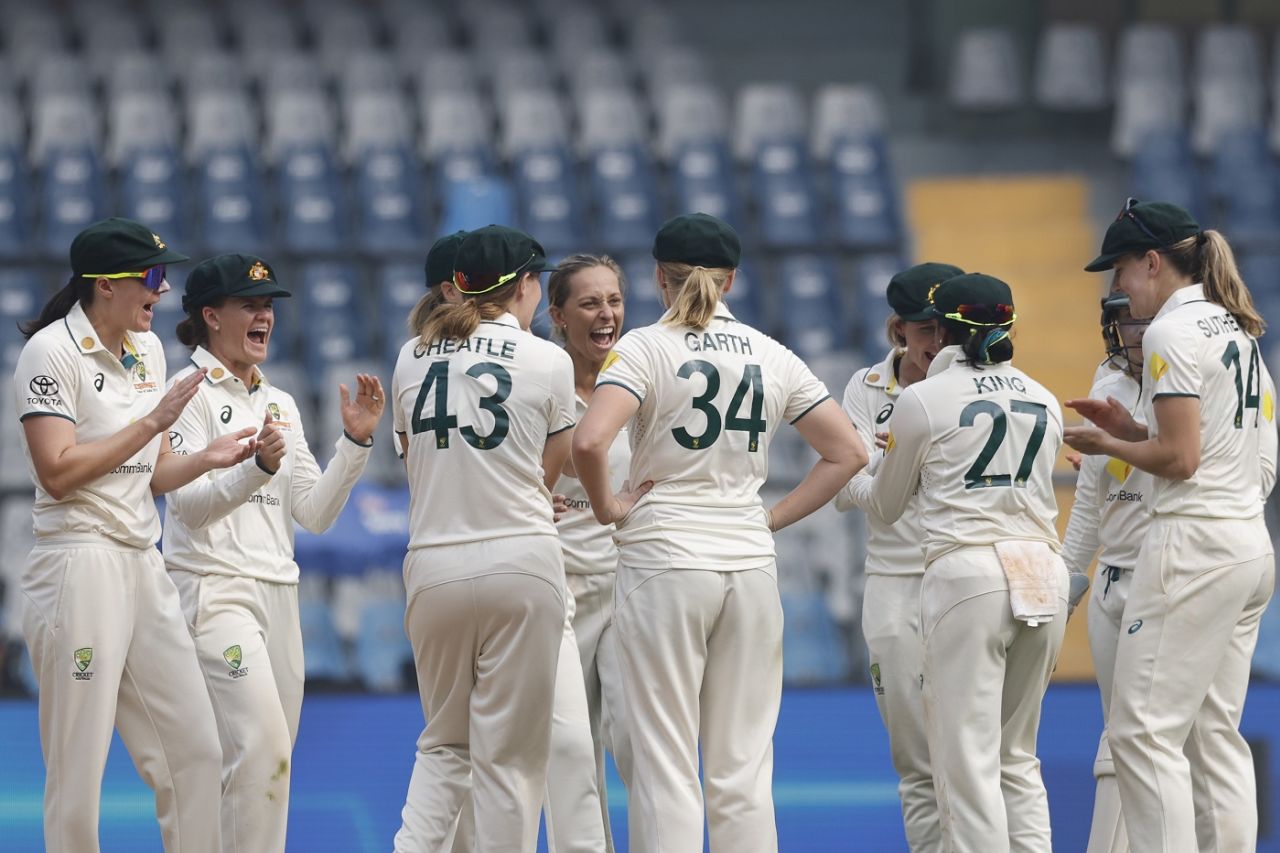 Ash Gardner celebrates the dismissal of Smriti Mandhana, India vs Australia, only women's Test, 2nd day, Mumbai, December 22, 2023