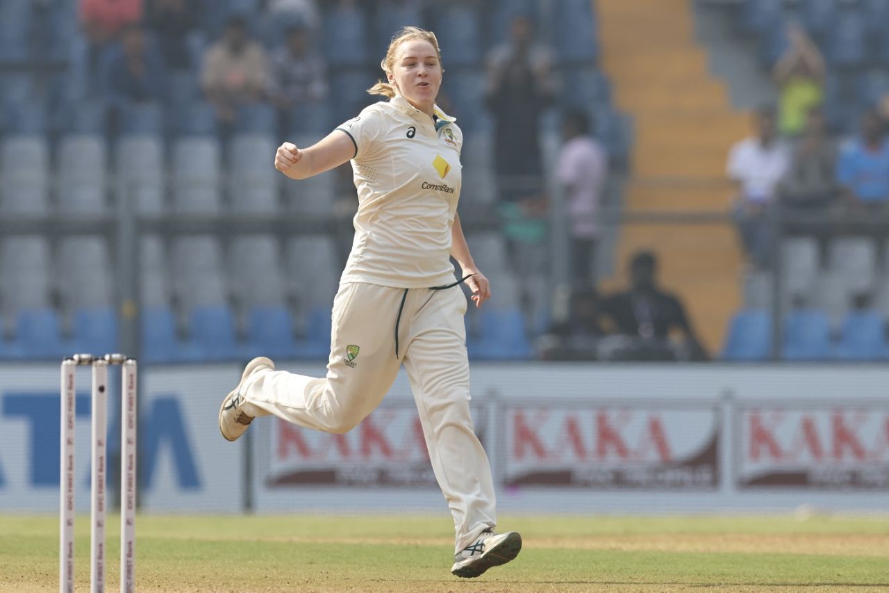 Kim Garth celebrates after getting rid of Shafali Verma cheaply, India vs Australia, only women's Test, day four, Mumbai, December 24, 2023