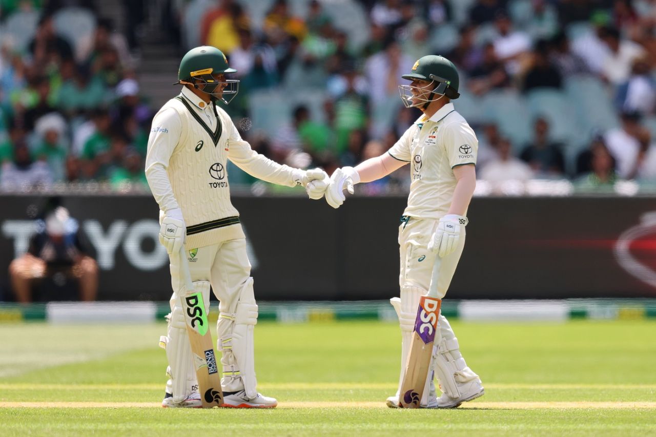 David Warner and Usman Khawaja punch gloves, Australia vs Pakistan, 2nd Test, day one, Melbourne, December 26, 2023