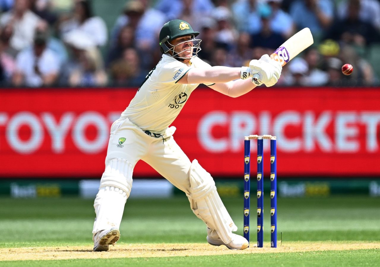 David Warner goes full stretch, Australia vs Pakistan, 2nd Test, day one, Melbourne, December 26, 2023