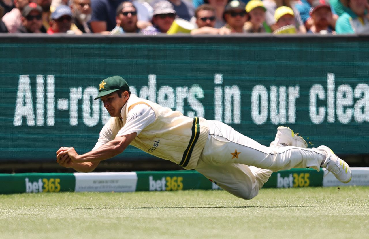 Mir Hamza took an excellent catch to end the innings, Australia vs Pakistan, 2nd Test, day two, MCG, December 27, 2023
