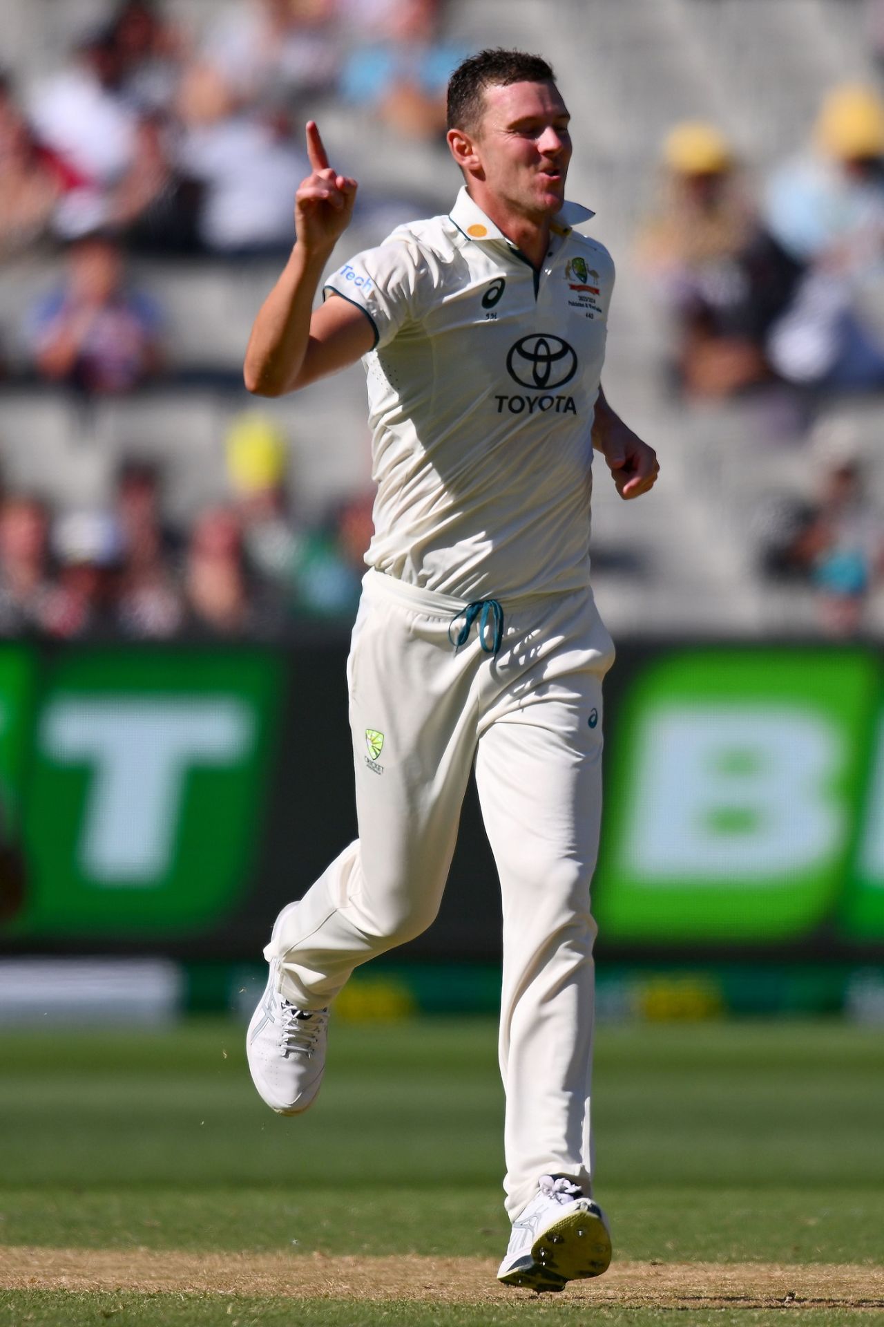 Josh Hazlewood celebrates after taking out Saud Shakeel, Australia vs Pakistan, 2nd Test, 2nd day, Melbourne, December 27, 2023