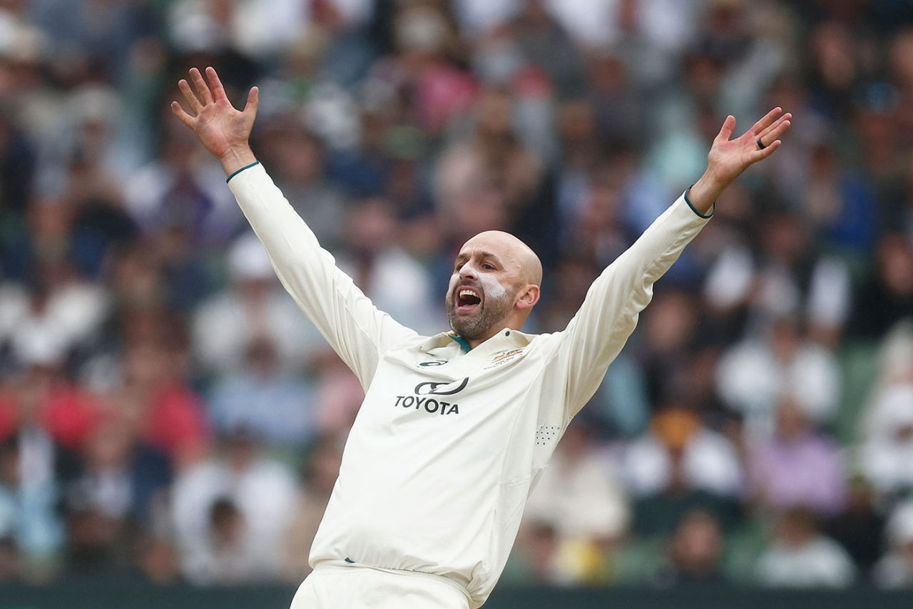 Nathan Lyon launches into his appeal against Shaheen Afridi, Australia vs Pakistan, 2nd Test, MCG, December 28, 2023