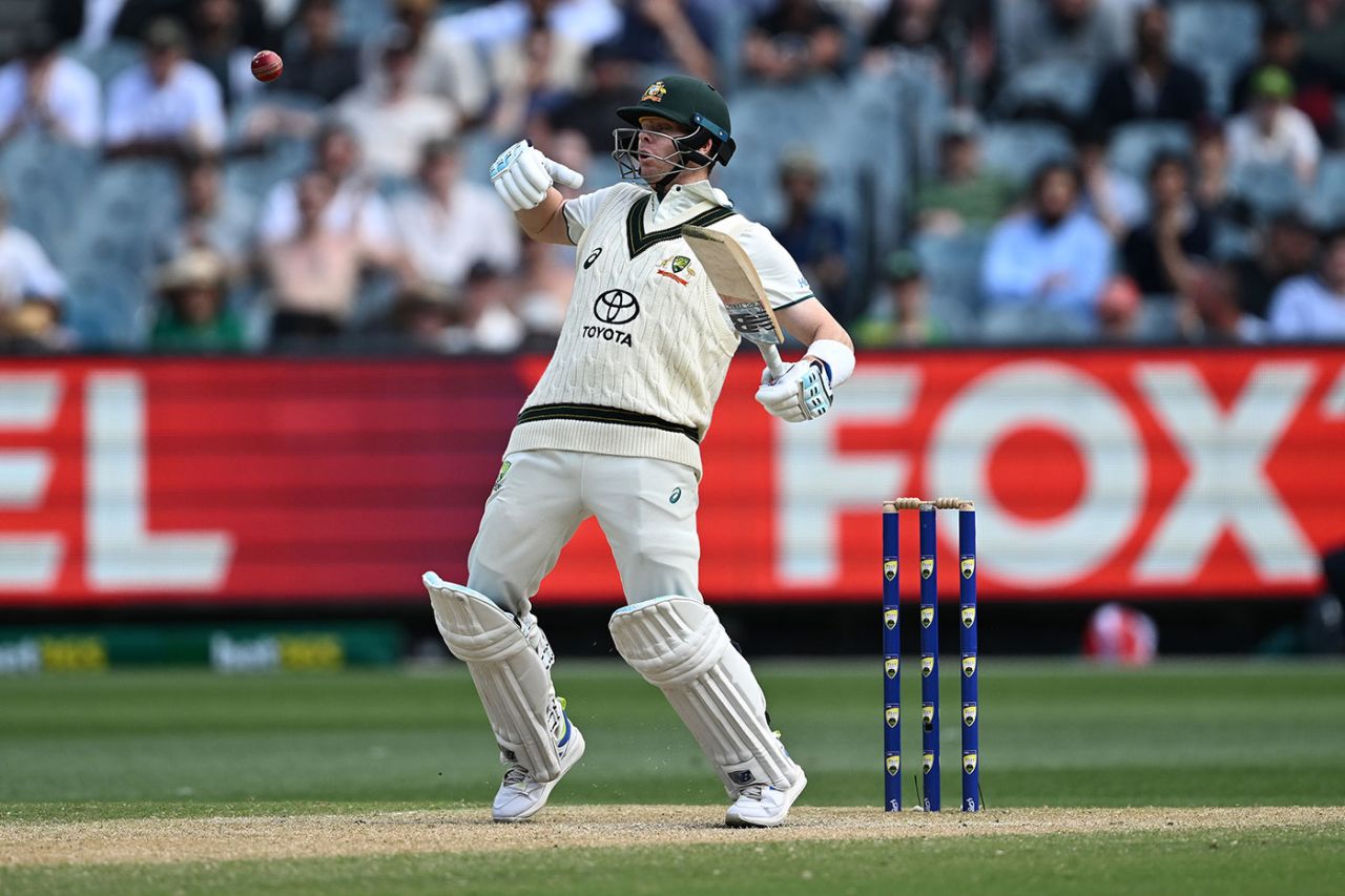 Steven Smith fends off a delivery with extra bounce, Australia vs Pakistan, 2nd Test, Melbourne, 3rd day December 28, 2023
