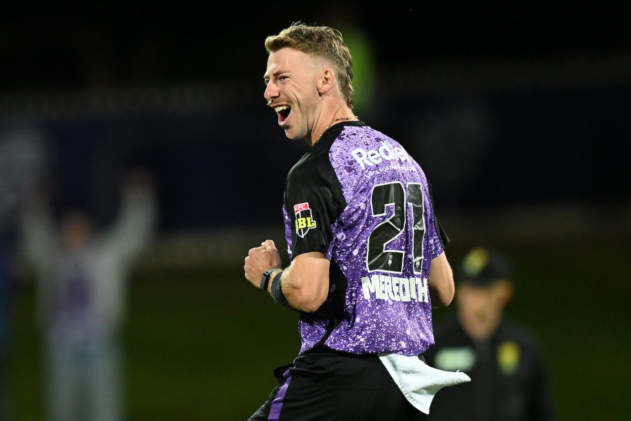 Riley Meredith struck twice in the first over of the chase, Hobart Hurricanes vs Melbourne Stars, BBL, Hobart, December 28, 2023