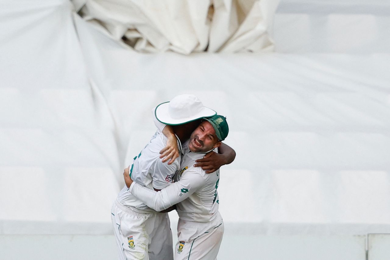Dean Elgar gives Kagiso Rabada a bear hug after South Africa's innings win, South Africa vs India, 1st Test, Centurion, 3rd day, December 28, 2023