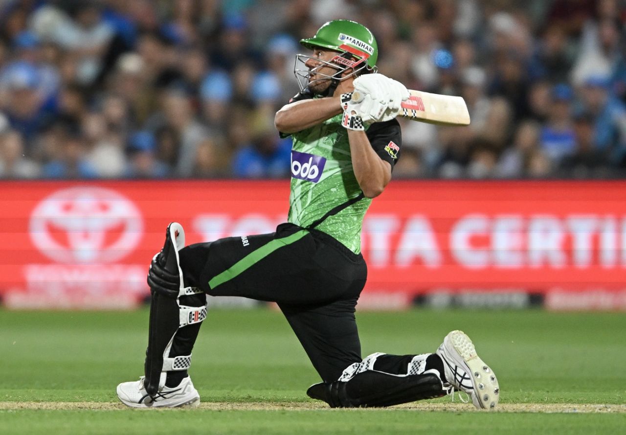 Marcus Stoinis unleashes a slog-sweep, Adelaide Strikers vs Melbourne Stars, BBL 2023-24, Adelaide, December 31, 2023