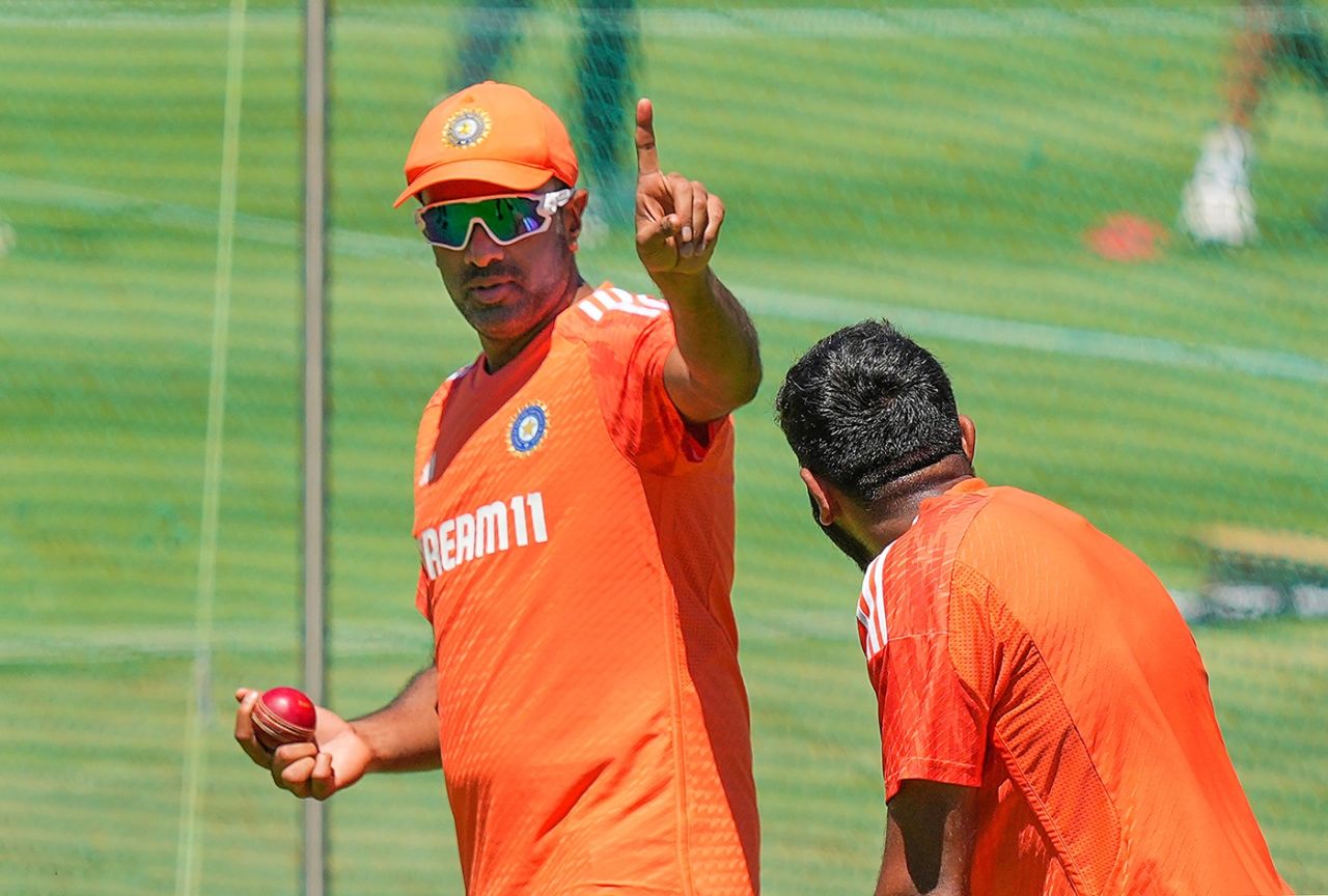 R Ashwin gestures to Jasprit Bumrah at the nets, South Africa vs India, Cape Town, January 1, 2024