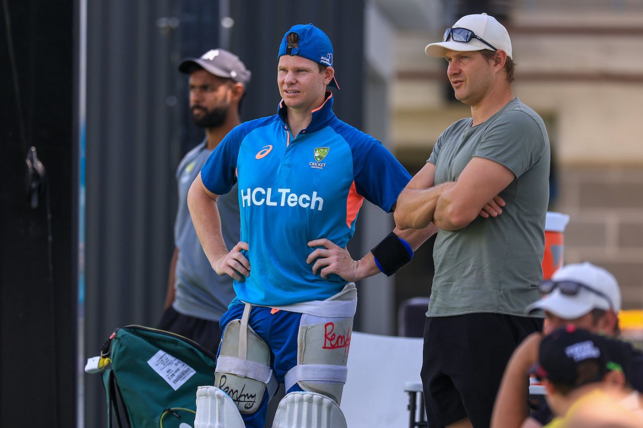 Steven Smith and Shane Watson have a chat, Australia vs Pakistan, 3rd Test, Sydney, January 2, 2024