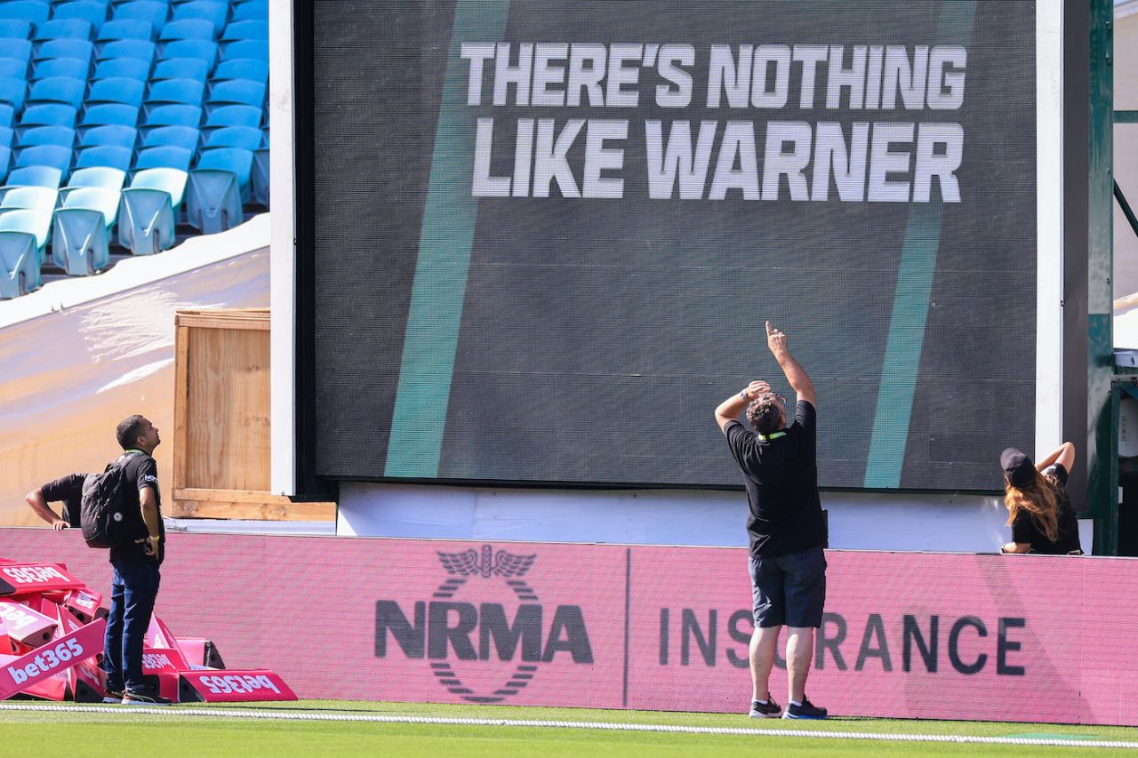 A sight screen captures the uniqueness of David Warner, Australia vs Pakistan, 3rd Test, Sydney, January 2, 2024