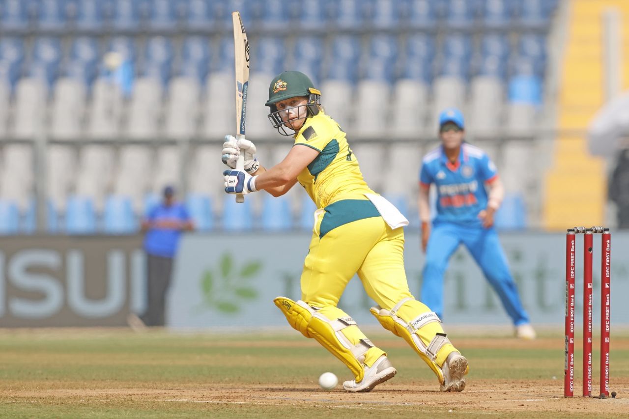 Alyssa Healy flicks it away, India vs Australia, 3rd women's ODI, Mumbai, January 2, 2024