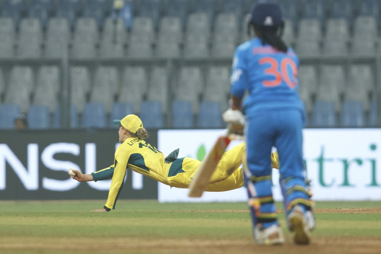 Phoebe Litchfield flies to grab a stunner, India vs Australia, 3rd women's ODI, Mumbai, January 2, 2024