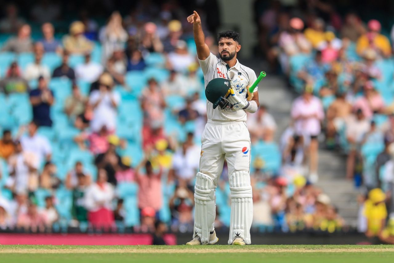 Aamer Jamal celebrates his maiden Test fifty, Australia vs Pakistan, 3rd Test, SCG, January 3, 2024