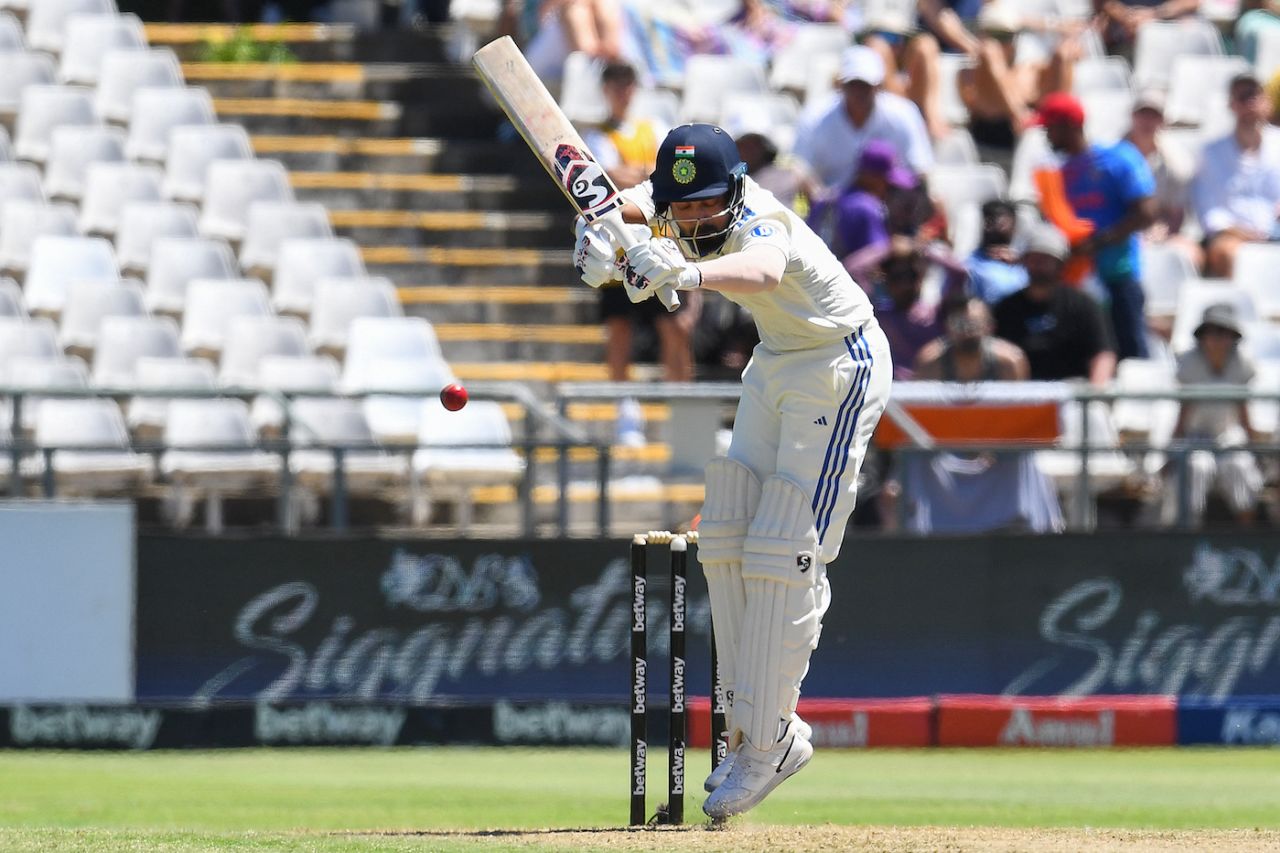 KL Rahul gets hit by a ball, South Africa vs India, 2nd Test, Cape Town, 1st day, January 3, 2024