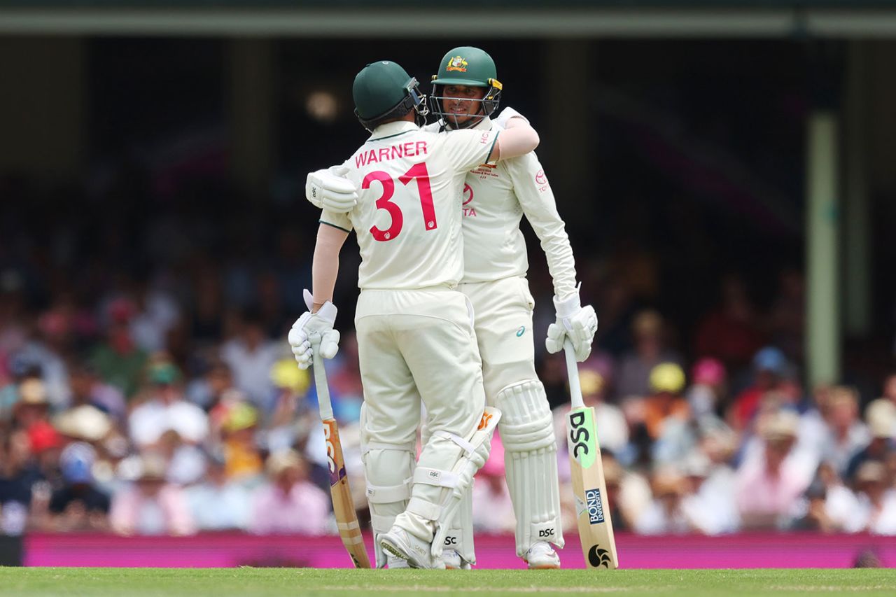 David Warner and Usman Khawaja embrace after bringing up their fifty stand, Australia vs Pakistan, 3rd Test, SCG, January 4, 2024
