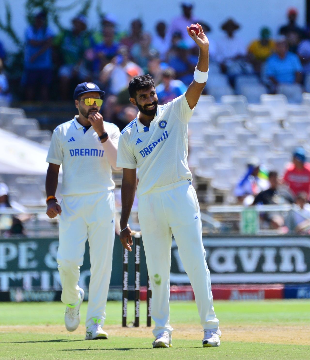 Jasprit Bumrah raises the ball after taking his fifth wicket, South Africa vs India, 2nd Test, Cape Town, 2nd day, January 4, 2024