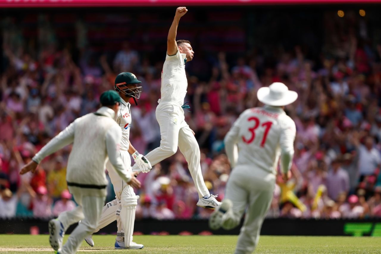 Josh Hazlewood celebrates the wicket of Shan Masood, Australia vs Pakistan, 3rd Test, SCG, January 5, 2024