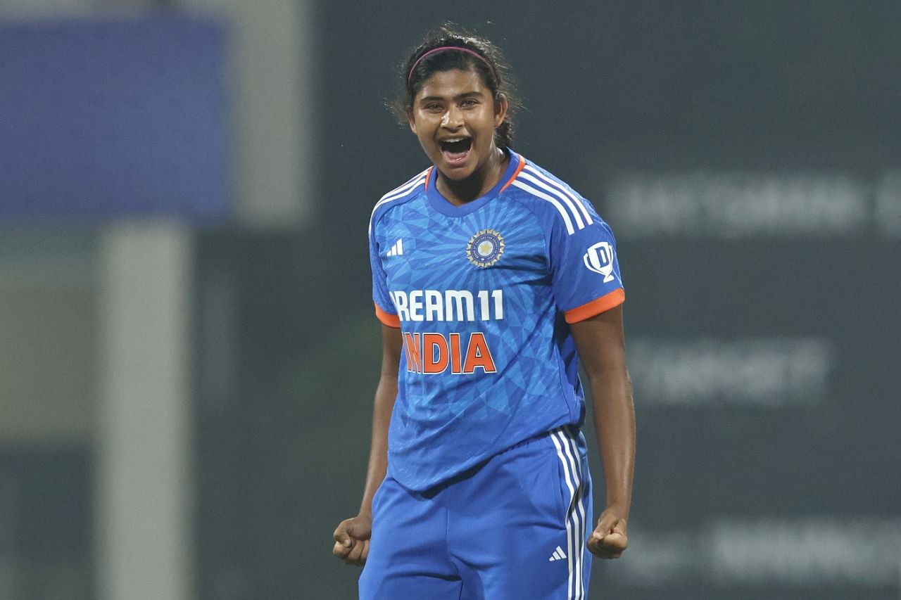 Titas Sadhu removed Annabel Sutherland to claim her maiden four-wicket haul, India vs Australia, 1st women's T20I, Navi Mumbai, January 5, 2024