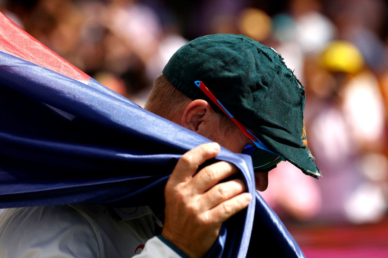 David Warner walks onto the field in his baggy green, Australia vs Pakistan, 3rd Test, SCG, January 6, 2024