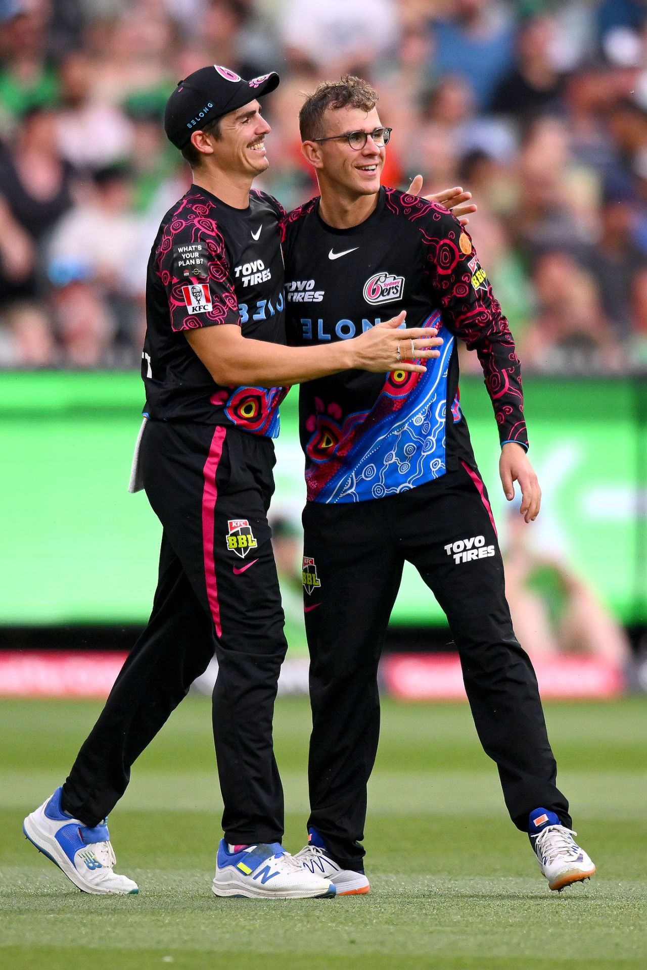 Todd Murphy celebrates a wicket with Sean Abbott, Melbourne Stars vs Sydney Sixers, BBL 2023-24, Melbourne, January 6, 2024