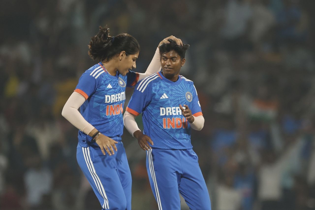 Pooja Vastrakar had Ashleigh Gardner caught behind, India vs Australia, 2nd T20I, Mumbai, January 7, 2024
