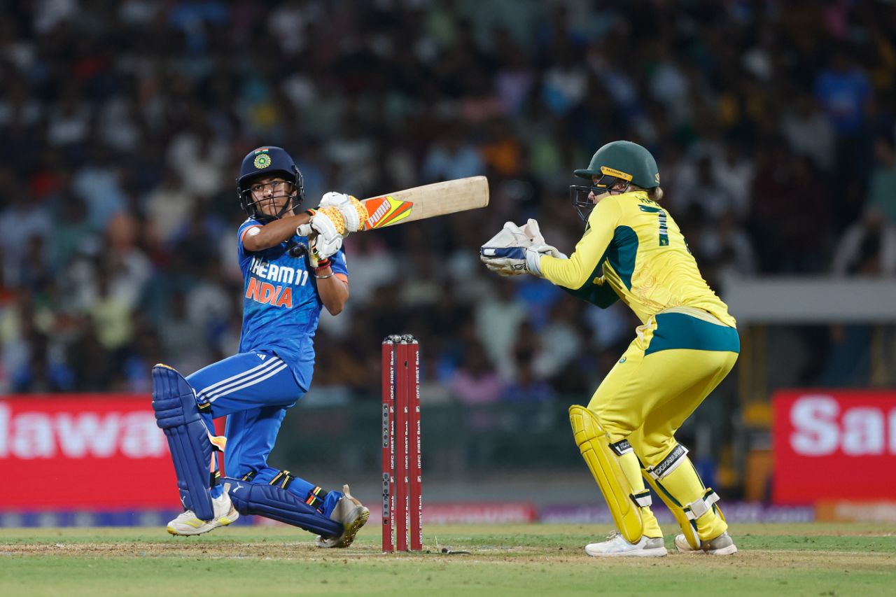 Amanjot Kaur got a couple of boundaries away to finish unbeaten on 17 off 14, India vs Australia, 3rd Women's T20I, Mumbai, DY Patil Sports Academy, January 9, 2024