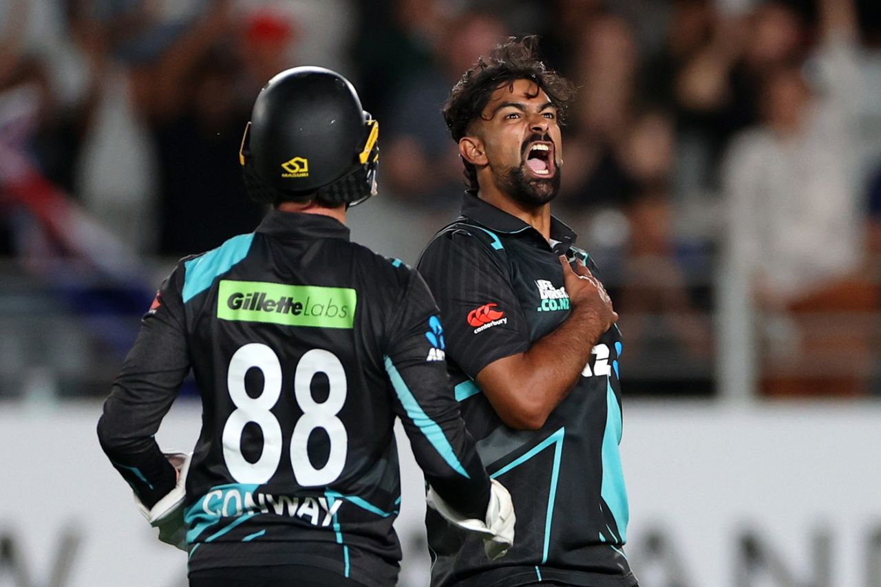 Ish Sodhi lets out a roar of triumph, New Zealand vs Pakistan, 1st T20I, Auckland, January 12, 2024