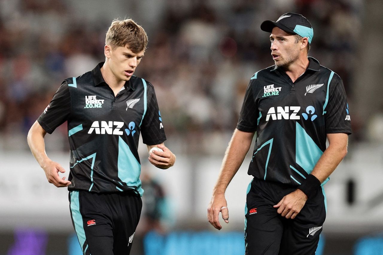 Ben Sears and Tim Southee hatch a plan, New Zealand vs Pakistan, 1st T20I, Auckland, January 12, 2024