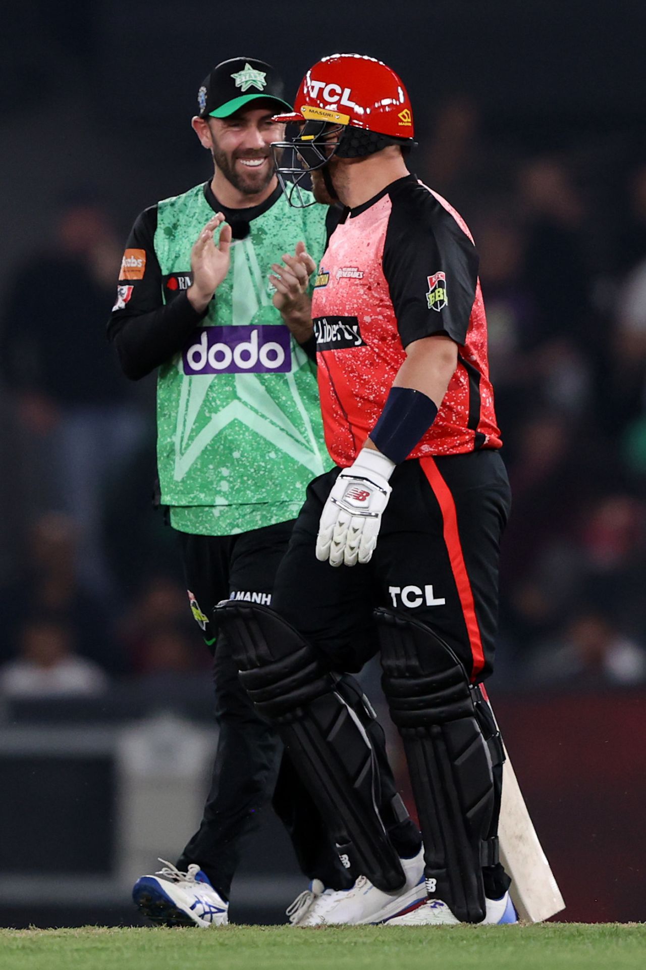 Glenn Maxwell applauds Aaron Finch off the field, Melbourne Renegades vs Melbourne Stars, BBL, Melbourne, January 13, 2024