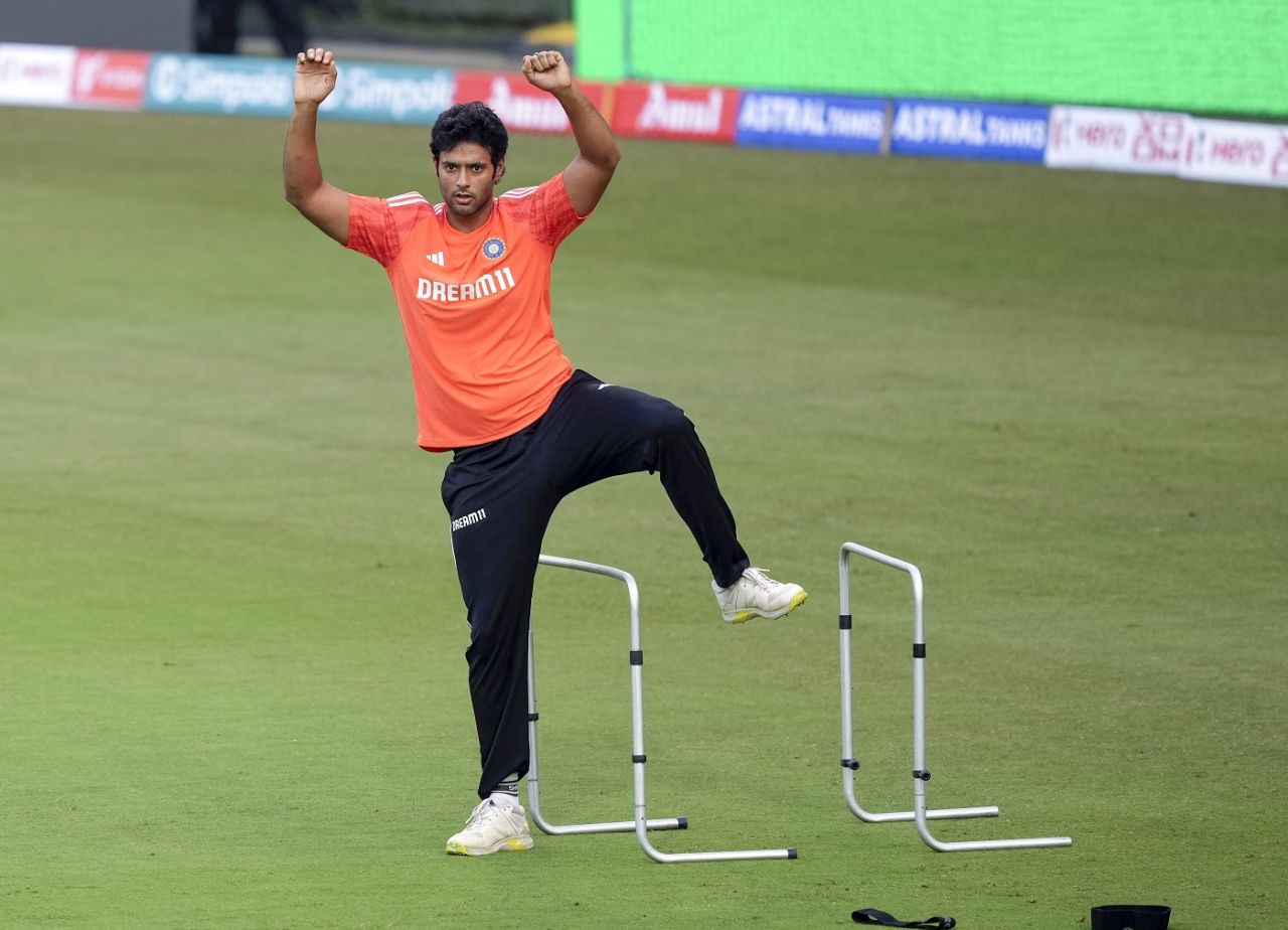 Shivam Dube trains in Indore, Indore, January 13, 2024