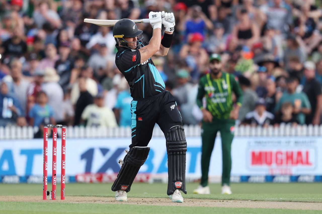 Finn Allen pulls a short one away for six, New Zealand vs Pakistan, 2nd T20I, Hamilton, January 14, 2024