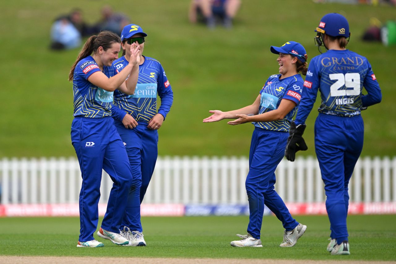 Emma Black (extreme left) bagged four wickets to dent Central Districts, Otago vs Central Districts, Women's Super Smash 2023-24, Dunedin, January 19, 2024