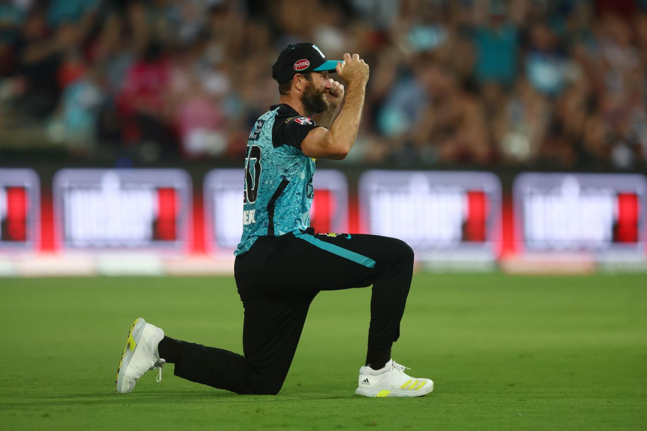 Michael Neser, Heat's most successful bowler, celebrates after taking Sean Abbott's catch, Sydney Sixers vs Brisbane Heat, BBL Qualifier, Carrara, January 19, 2024