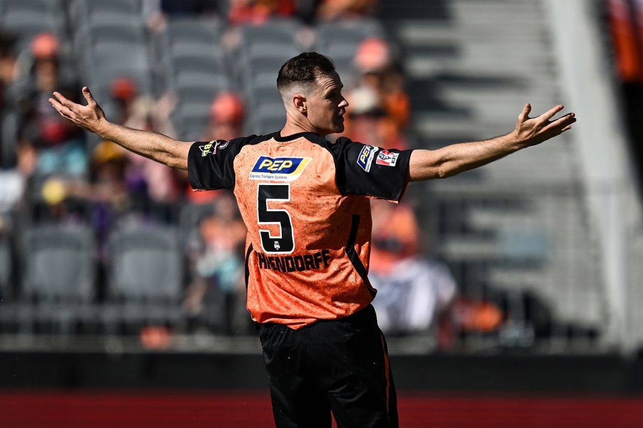 Jason Behrendorff does his best 'Gladiator' impersonation, Adelaide Strikers vs Perth Scorchers, Knockout, BBL, January 20, 2024
