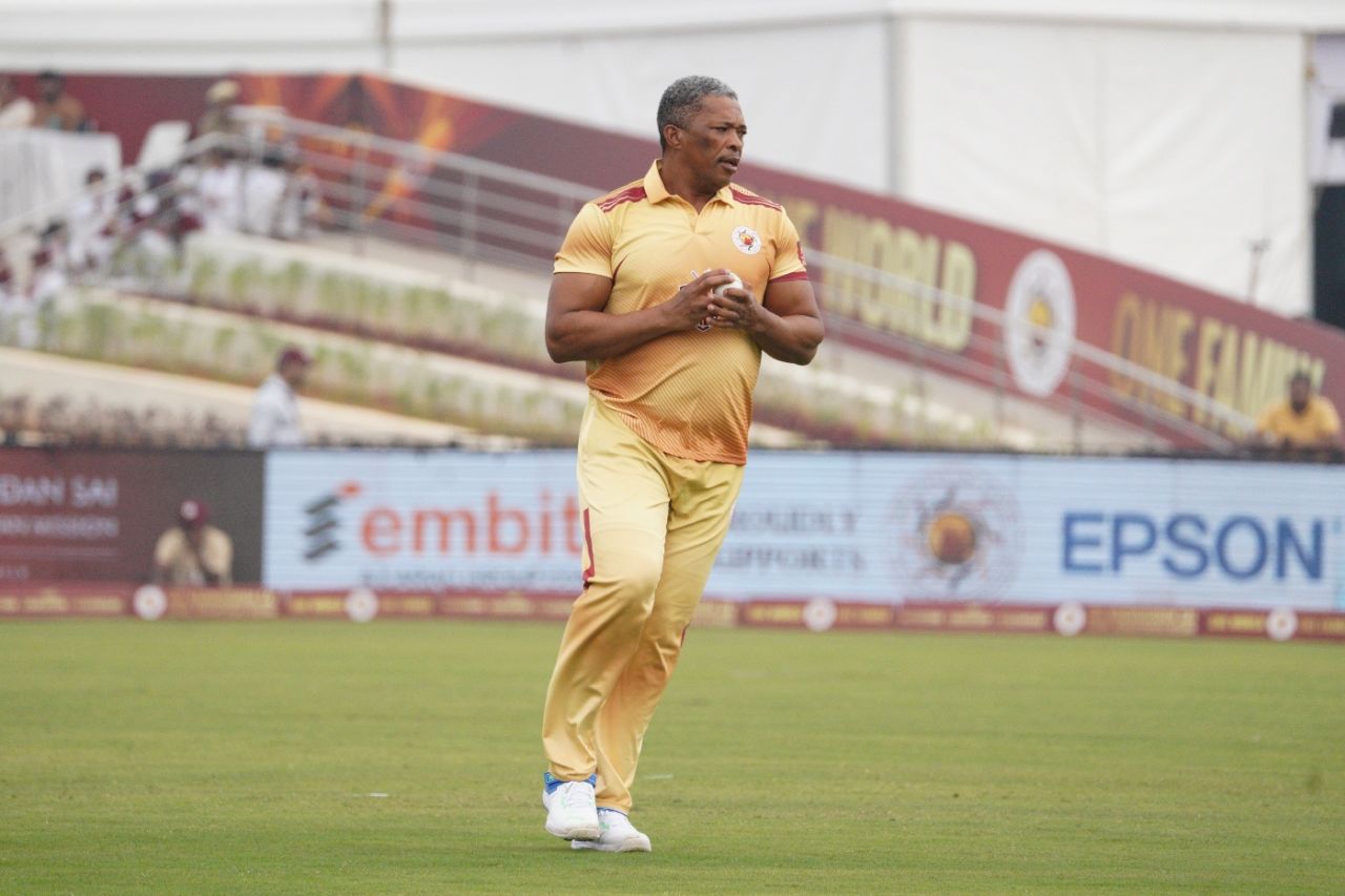 Makhaya Ntini gets ready to bowl, One World vs One Family, Muddenahalli, One World One Family Cup, January 18, 2024