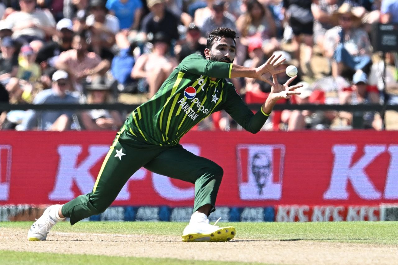 Usama Mir caught Mitchell Santner off his own bowling, New Zealand vs Pakistan, 5th T20I, Christchurch, January 21, 2024