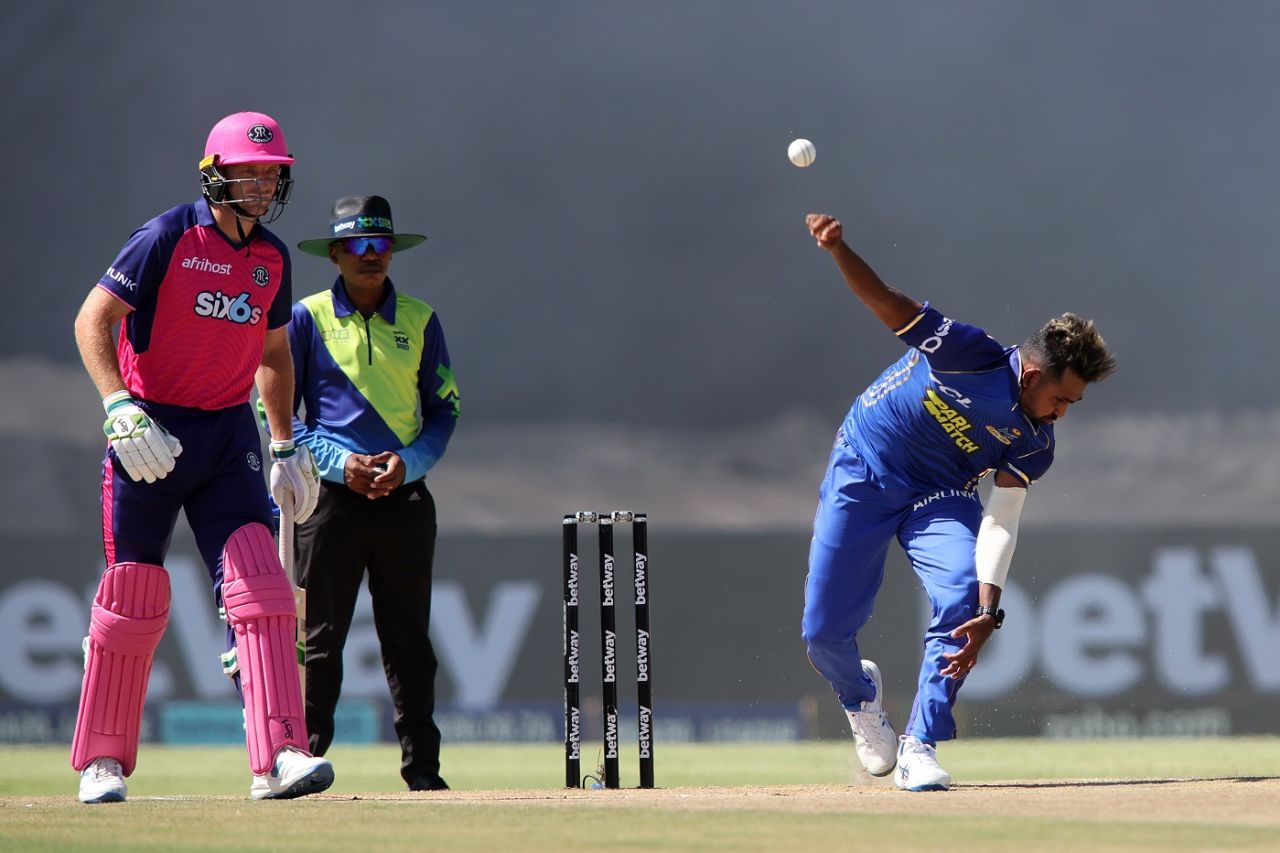 Nuwan Thushara in action with Jos Buttler at the non-striker's end, Paarl Royals vs MI Cape Town, SA20 2023-24, January 21, 2024