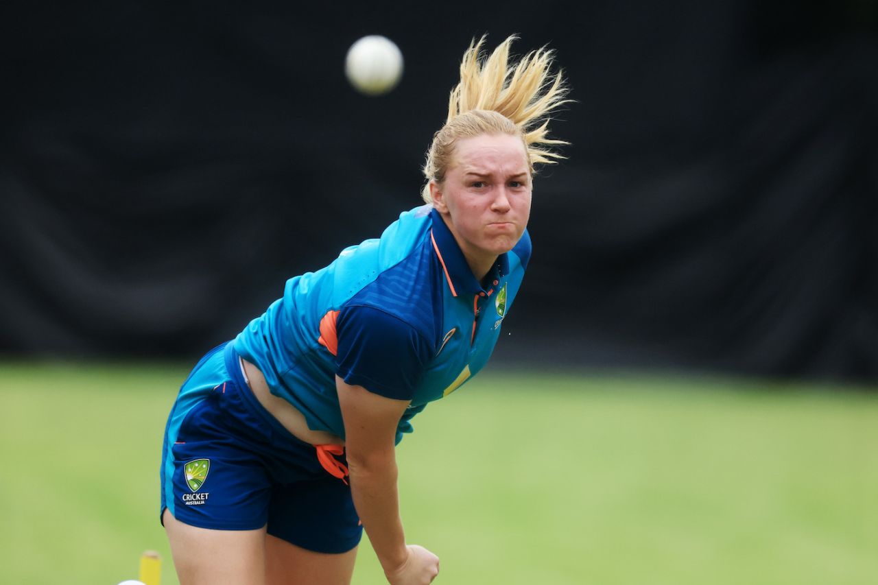 Kim Garth sends one down in the nets, Canberra, January 25, 2024