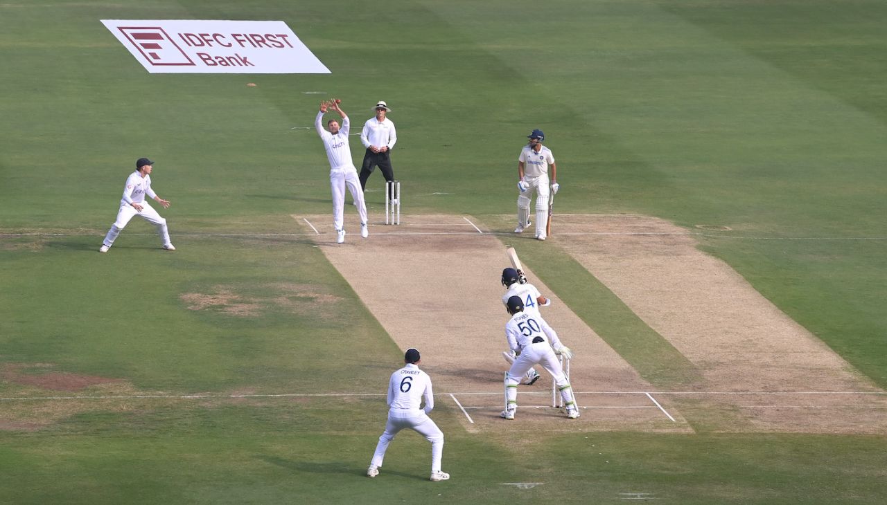 Joe Root took a sharp caught-and-bowled chance to dismiss Yashasvi Jaiswal, India vs England, 1st Test, Hyderabad, 2nd day, January 26, 2024