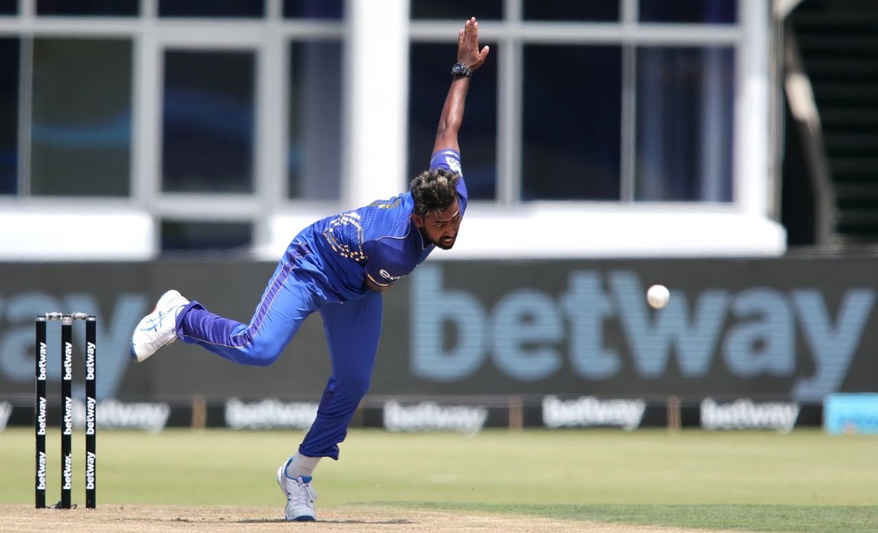 Nuwan Thushara slings one into the deck, Sunrisers Eastern Cape vs MI Emirates, SA20 2024, Gqeberha, January 27, 2024
