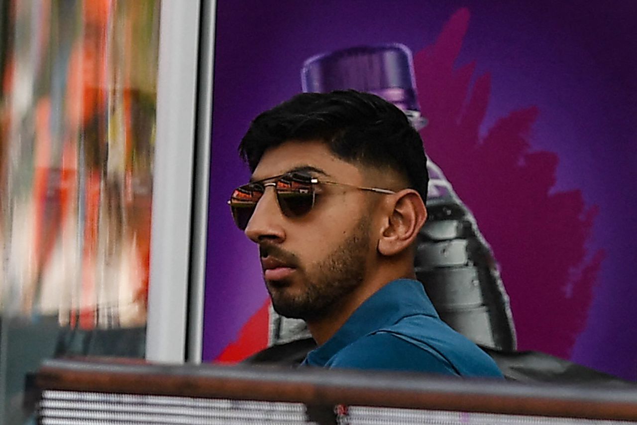 Shoaib Bashir watches the proceedings, India vs England, 1st Test, Hyderabad, 4th day, January 28, 2024